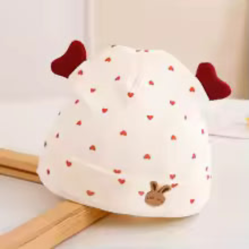 Bonnet bébé motifs coeurs