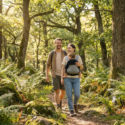 Papa maman et bebe dans la foret 